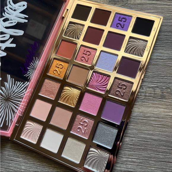 RARE FIND! Tarte Reflections Limited Edition 25th Anniversary Eyeshadow Palette - Picture 7 of 9